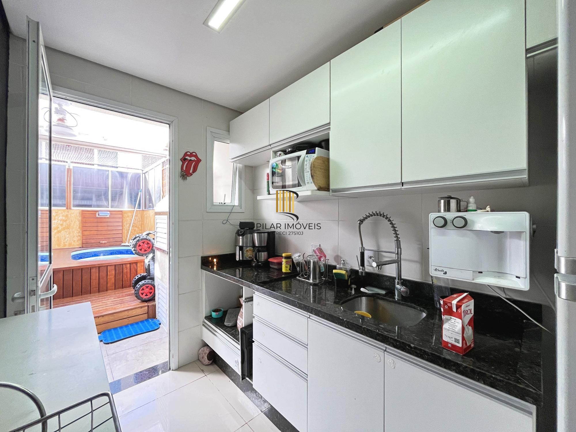 Casa 2 dormitórios no bairro Hípica