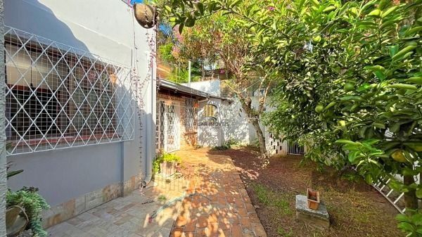 Casa Condominio em Porto Alegre, no bairro Santa Tereza, com 3 dormitório(s), e 3 banheiros, à venda.