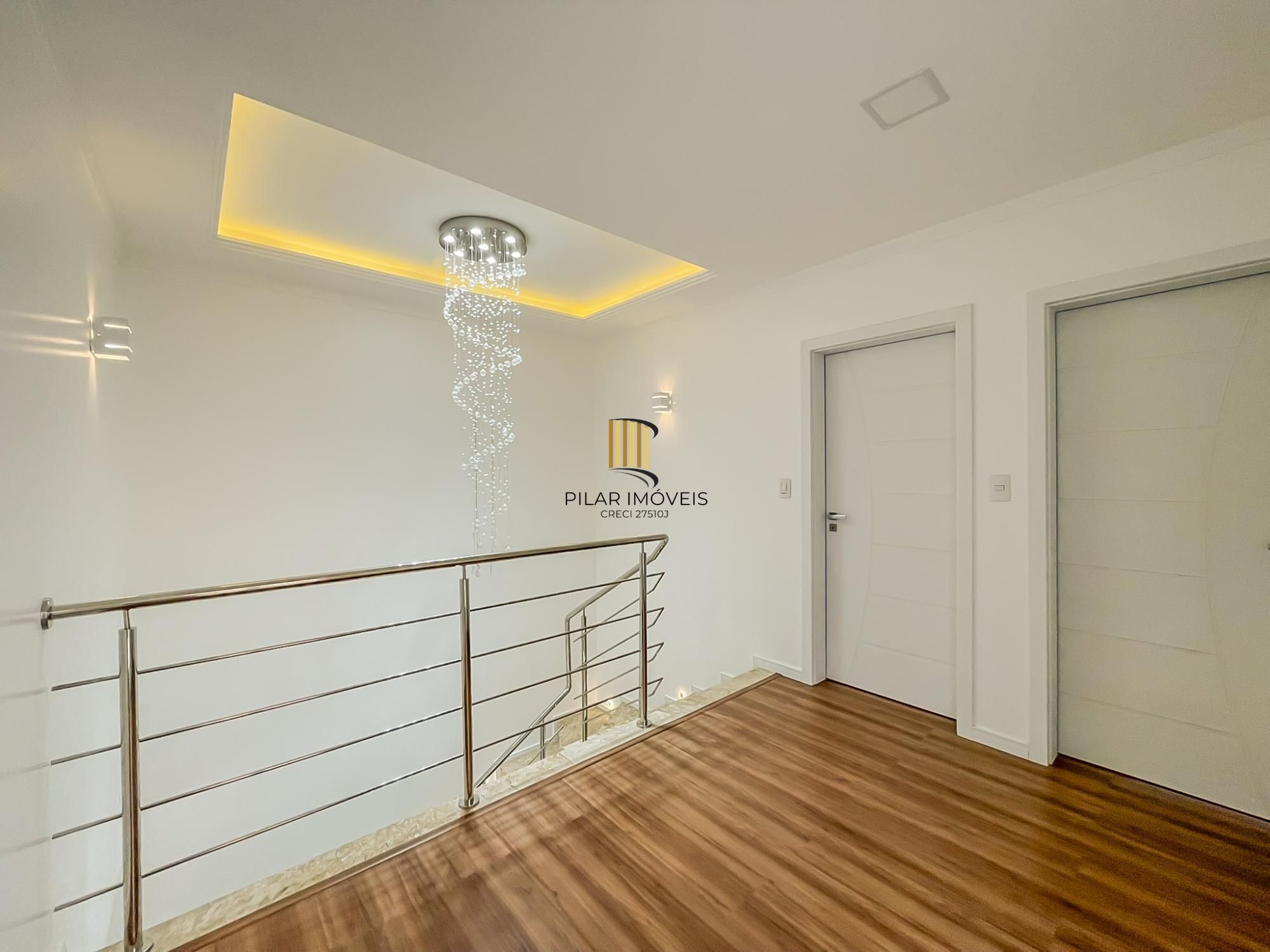 Casa ampla com piscina e suíte diferenciada em condomínio no Lagos de Ipanema zona Sul de Porto Alegre !