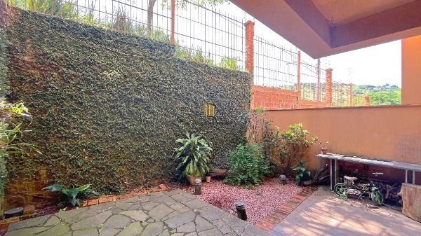 Casa Condominio em Porto Alegre, no bairro Espírito Santo, com 3 dormitório(s), e 3 banheiros, à venda.