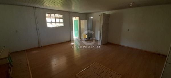 Sítio em Porto Alegre, no bairro São Caetano, com 5 dormitório(s), e 5 banheiros, à venda.
