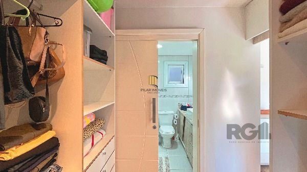 Casa em Porto Alegre, no bairro Hípica, com 3 dormitório(s), e 3 banheiros, à venda.