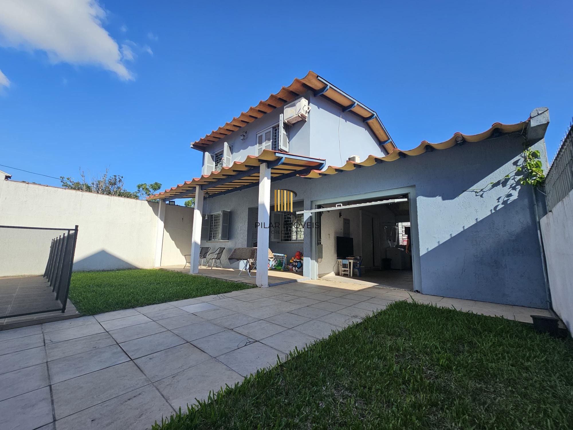 Casa com piscina terreno 10x30 zona sul de Porto Alegre