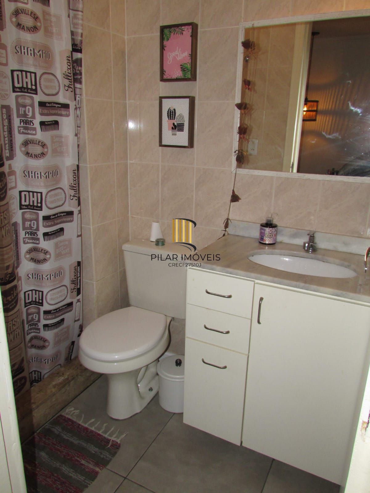 Casa na Zona sul de Porto Alegre com 02 dormitórios e pátio.