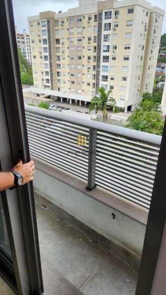 Studio em Porto Alegre, no bairro Tristeza, com 1 dormitório(s), e 1 banheiros, à venda.