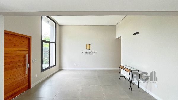 Casa em Porto Alegre, no bairro Hípica, com 3 dormitório(s), e 3 banheiros, à venda.