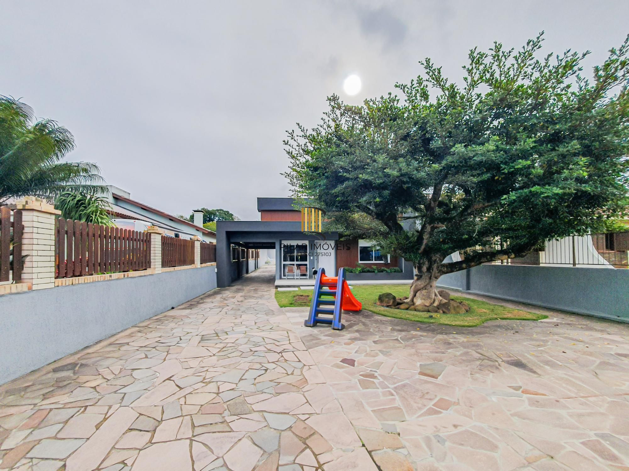 O refúgio perfeito: Casa térrea reformada com piscina e clima de interior!