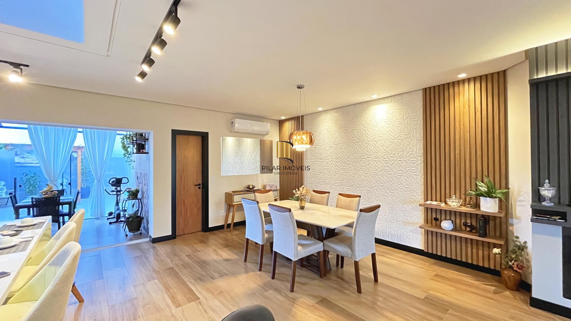 Casa à venda com 174m², 3 dormitórios, 3 suítes, 2 vagas, no bairro Hípica em Porto Alegre