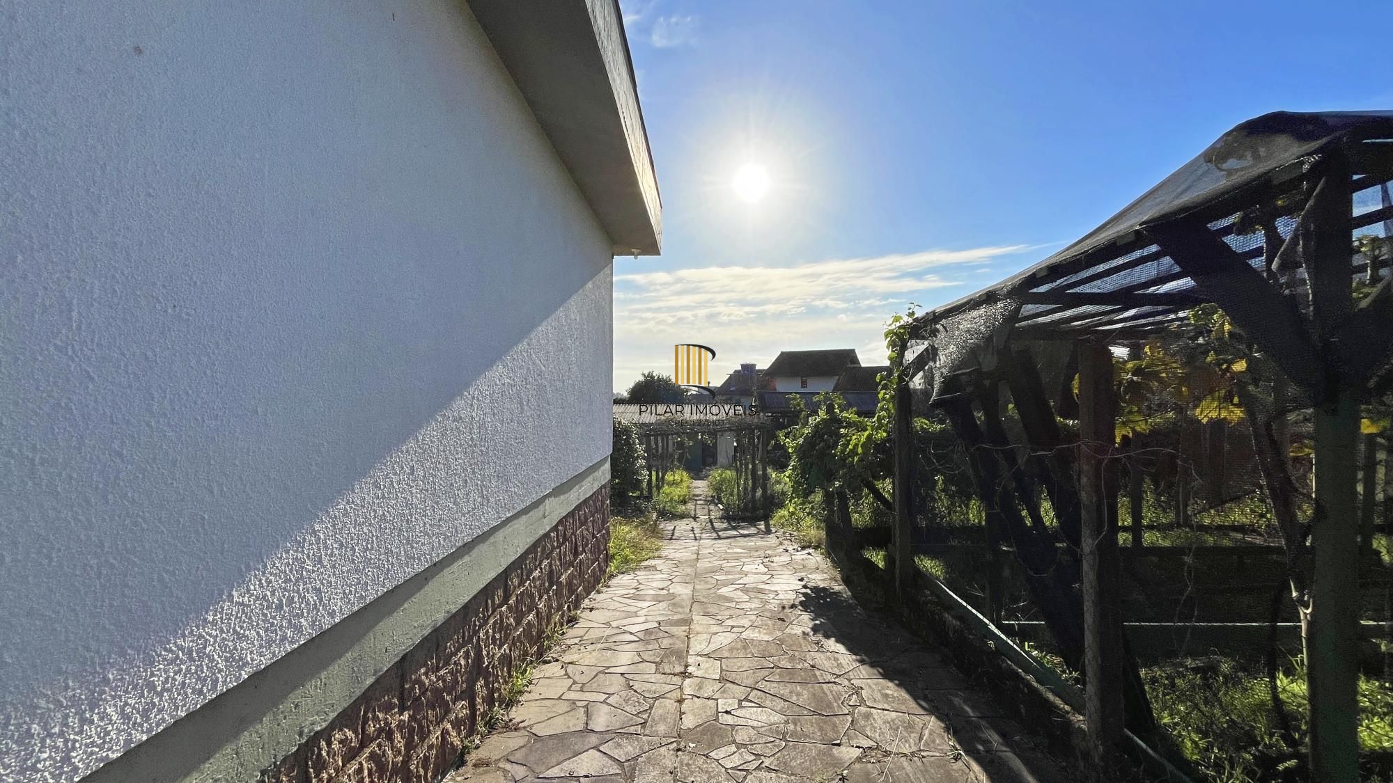 Casa 4 dormitórios no bairro Glória