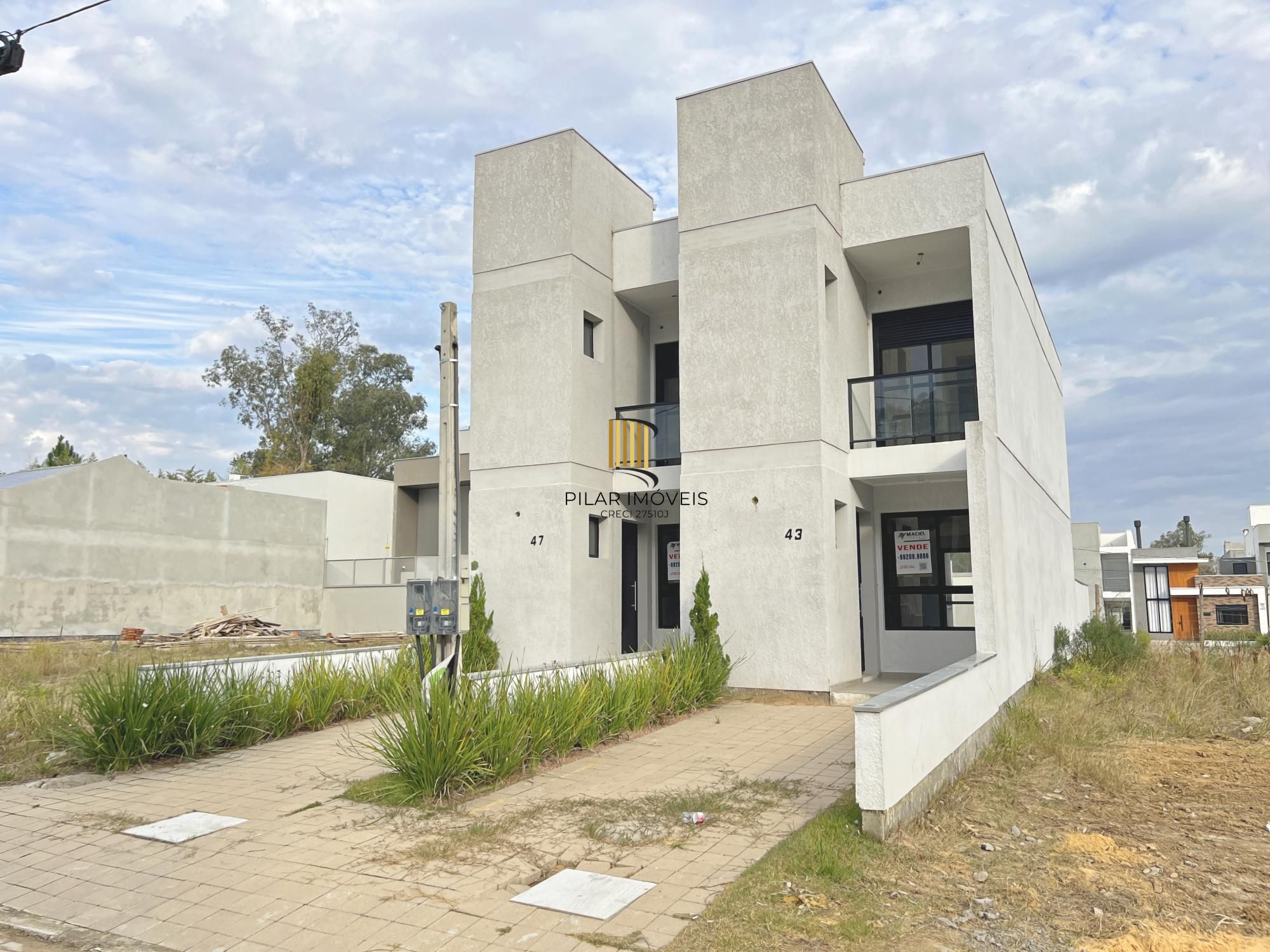 Casa em Porto Alegre, no bairro Hípica, com 2 dormitório(s), e 2 banheiros, à venda.
