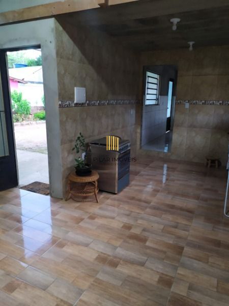 Casa em Porto Alegre, no bairro Campo Novo, com 3 dormitório(s), e 3 banheiros, à venda.