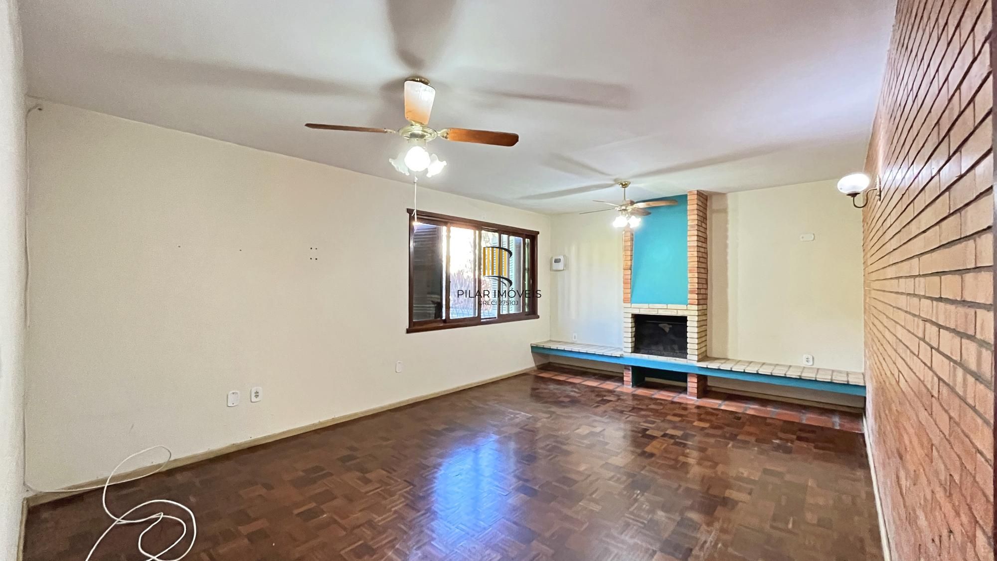 Casa 4 dormitórios no bairro Glória