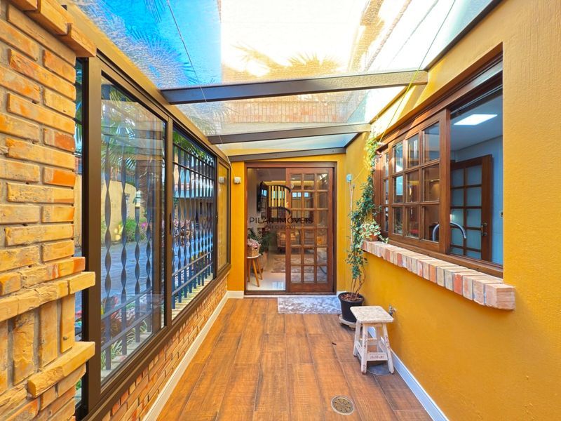 Casa Condominio com 3 dormitórios, sendo 1 suites, 2 vagas - Pedra Redonda