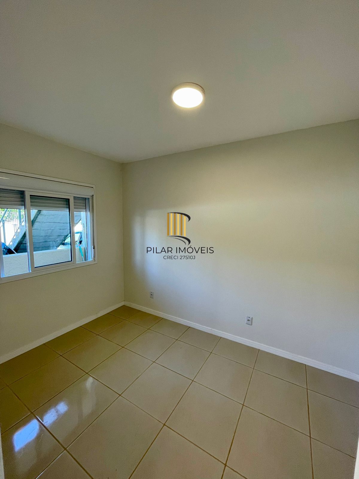 IMPECÁVEL - Casa toda reformada , com 2 dormitórios e 1 vaga