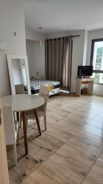 Studio em Porto Alegre, no bairro Tristeza, com 1 dormitório(s), e 1 banheiros, à venda.