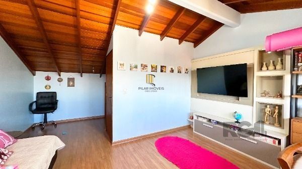 Casa em Porto Alegre, no bairro Espirito Santo, com 3 dormitório(s), e 3 banheiros, à venda.