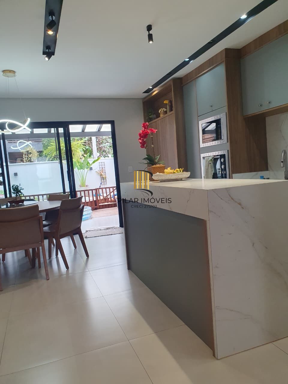 Casa 3 dormitórios no bairro Hípica