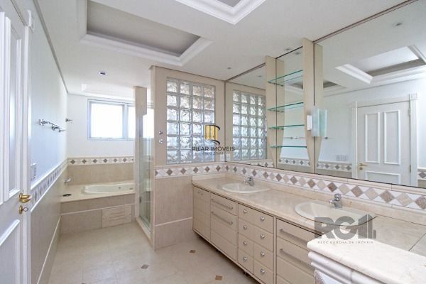 Casa no Jardim do Sol com 4D, sendo 2 suítes e 4 vagas de garagem