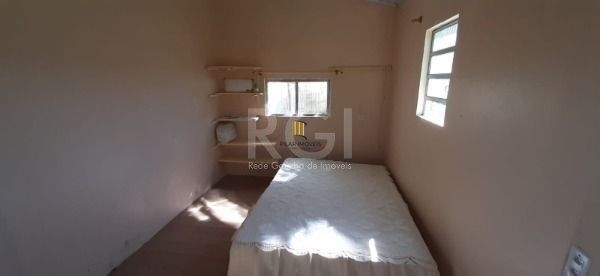 Sítio em Porto Alegre, no bairro São Caetano, com 5 dormitório(s), e 5 banheiros, à venda.