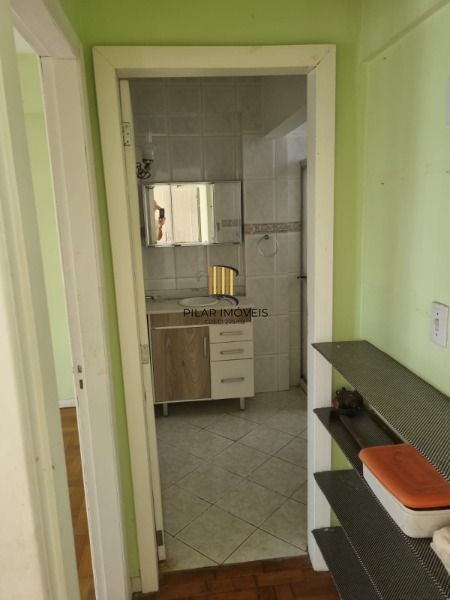 Apartamento em Porto Alegre, no bairro Centro Histórico, com 1 dormitório(s), e 1 banheiros, à venda.
