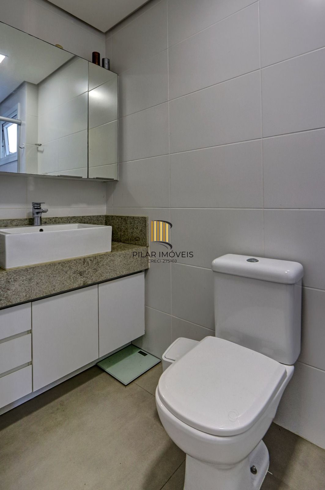 Casa Condominio para Venda - 211m², 3 dormitórios, sendo 3 suites, 4 vagas - Jardim Isabel