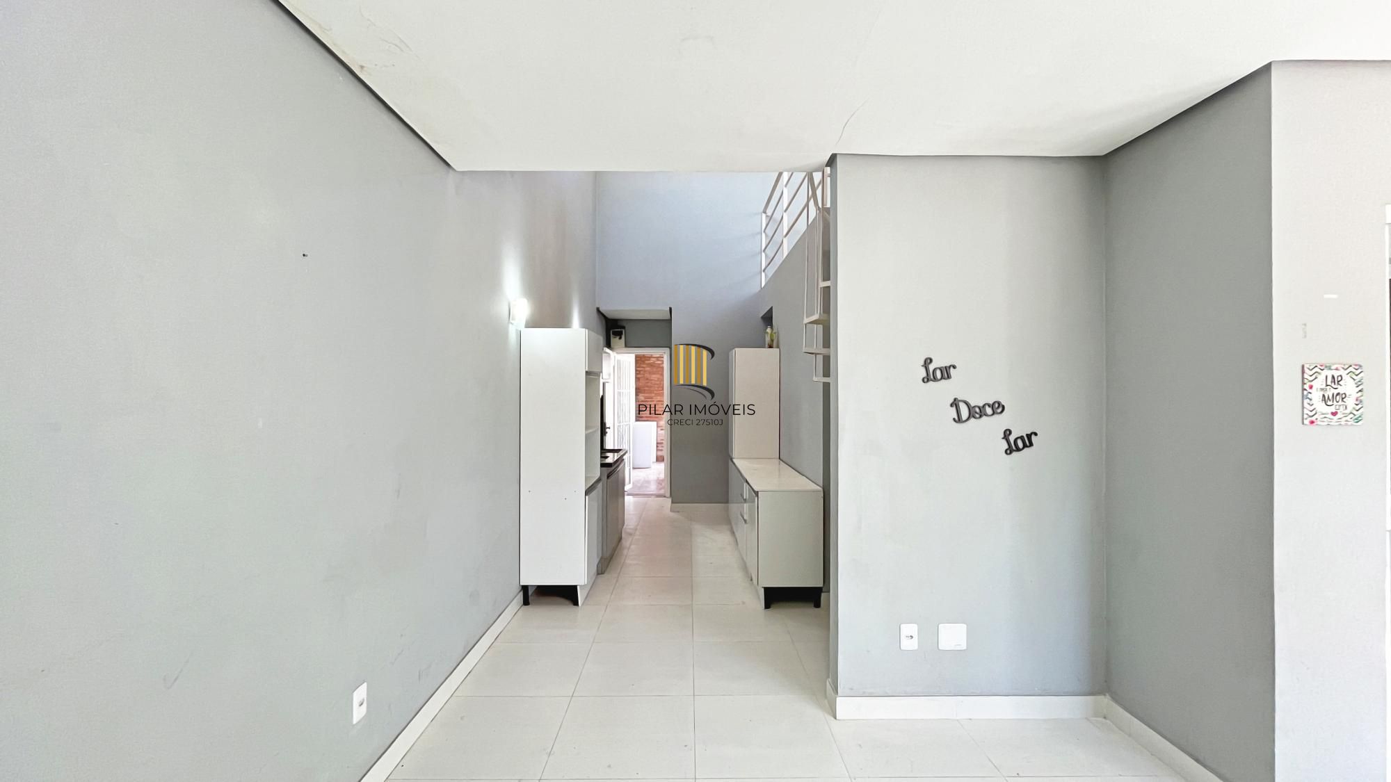 Casa para Venda - 70m², 2 dormitórios, 2 vagas - Hípica