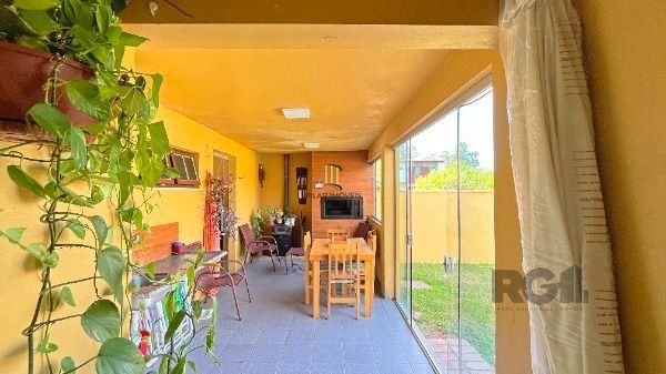 Casa 3 dormitórios no bairro Hípica