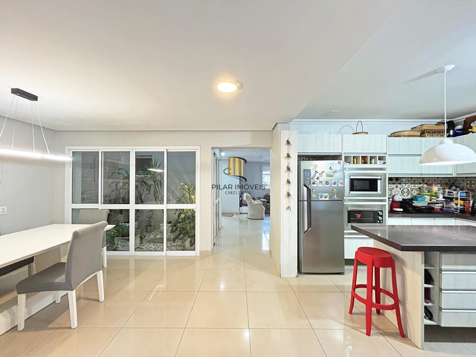 Casa para Venda - 270m², 3 dormitórios, sendo 1 suites, 2 vagas - Guarujá