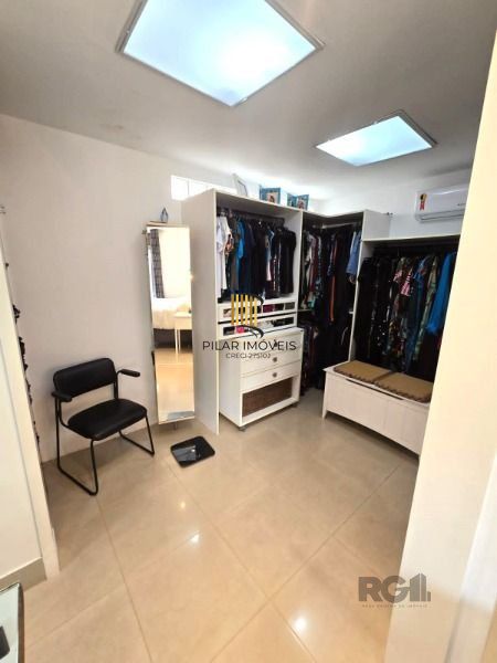 Apartamento em Porto Alegre, no bairro Auxiliadora, com 4 dormitório(s), e 4 banheiros, à venda.