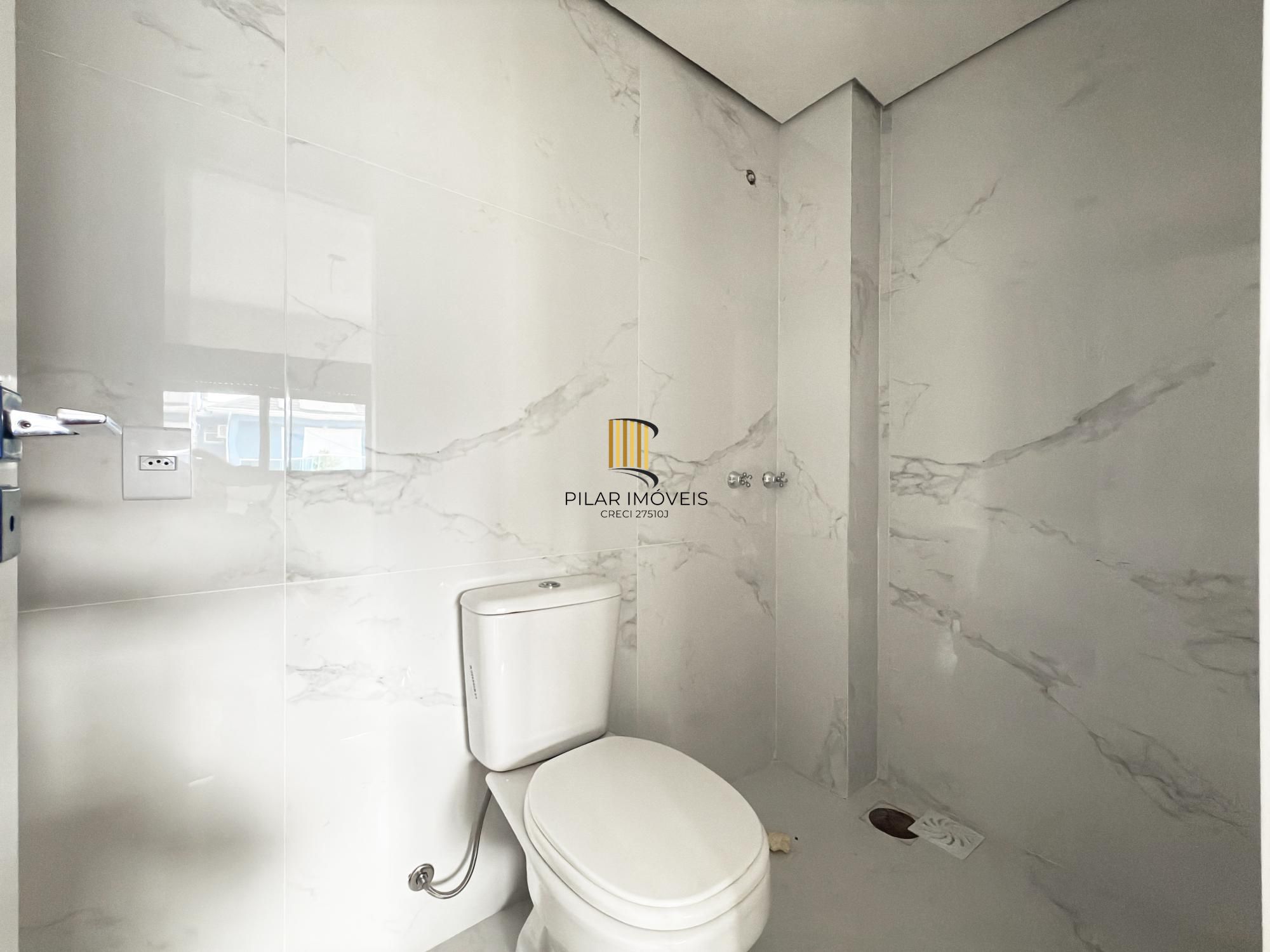 Casa em Porto Alegre, no bairro Hípica, com 4 dormitório(s), à venda.