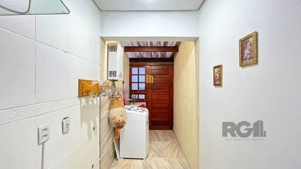 Casa em Porto Alegre, no bairro Hípica, com 2 dormitório(s), e 2 banheiros, à venda.