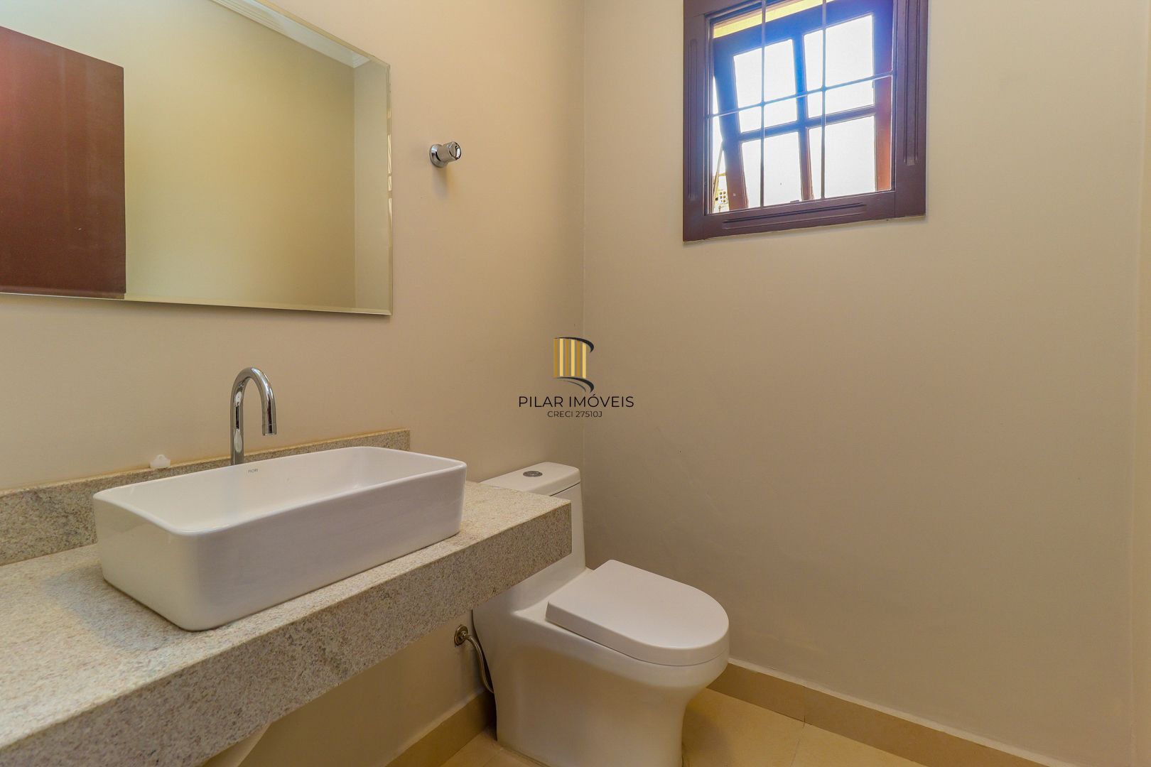 Excelente residência com 4 dormitórios