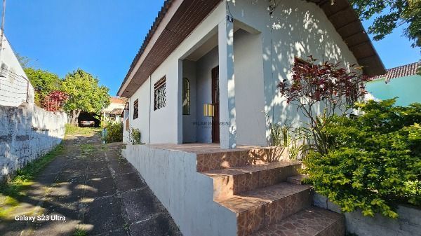 Casa em Porto Alegre, no bairro Tristeza, com 3 dormitório(s), e 3 banheiros, à venda.
