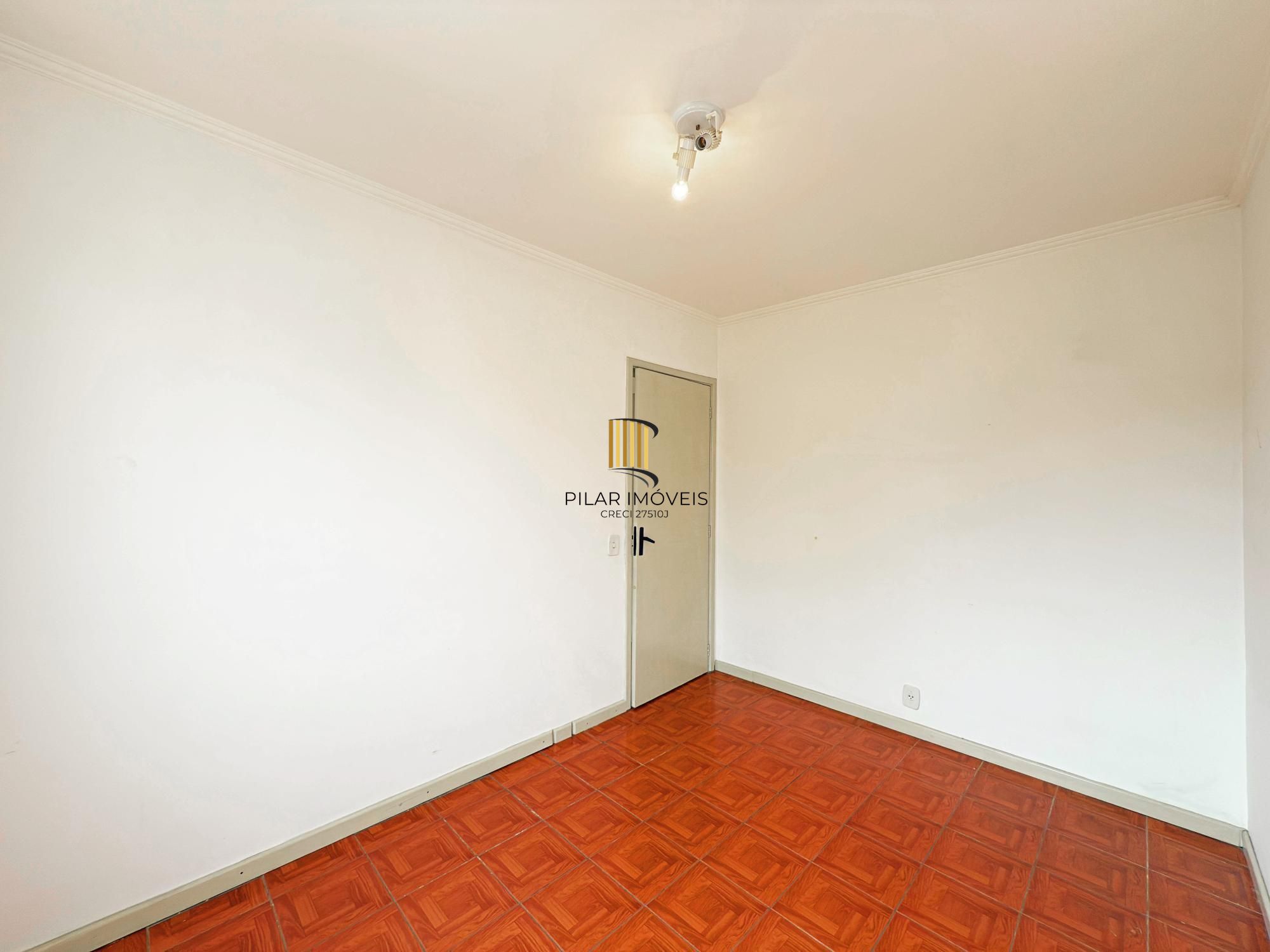 Apartamento de 2 dormitórios junto a Protásio Alves