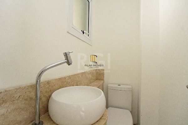 Casa para Venda - 150m², 4 dormitórios, sendo 2 suites  com uma no térreo, 2 vagas - Lagos De Nova Ipanema