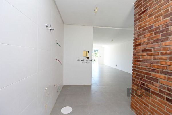 Sobrado para Venda - 100m², 3 dormitórios, sendo 3 suites, 2 vagas - Portal Do Guarujá