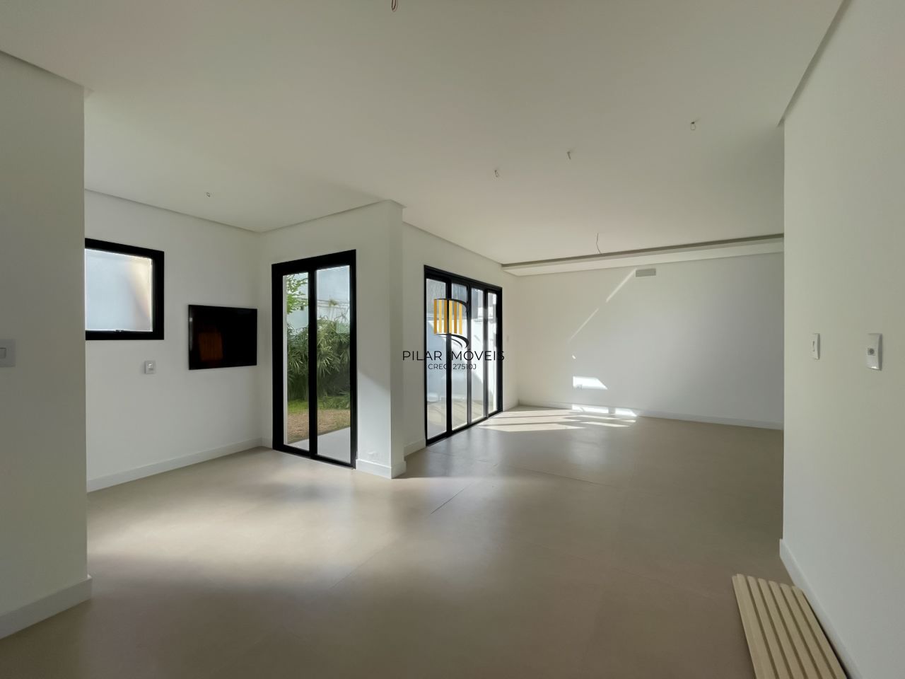 Casa Condominio em Porto Alegre, no bairro Ipanema, com 3 dormitório(s), e 3 banheiros, à venda.