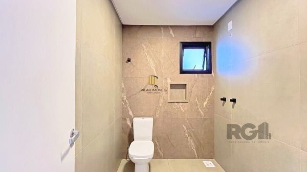 Casa em Porto Alegre, no bairro Hípica, com 3 dormitório(s), e 3 banheiros, à venda.