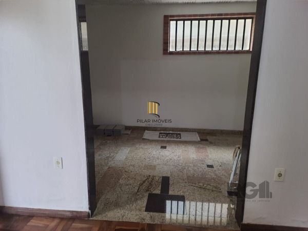 Casa em Porto Alegre, no bairro Vila Nova, com 4 dormitório(s), e 4 banheiros, à venda.