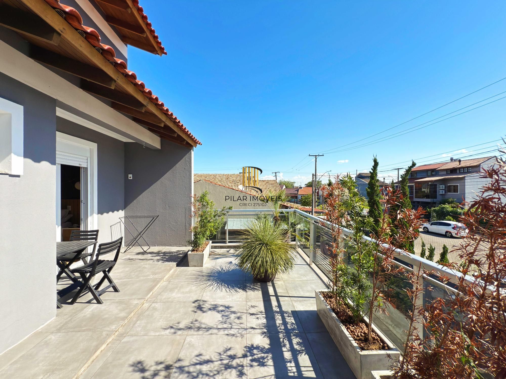 Em busca de uma casa espaçosa e cheia de comodidades no bairro Hípica