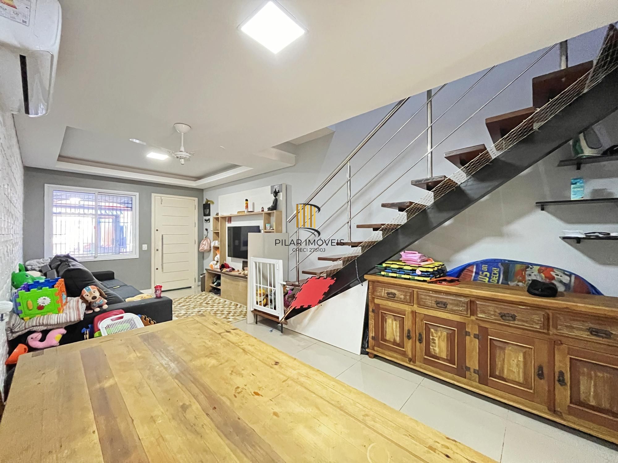Casa 2 dormitórios no bairro Hípica