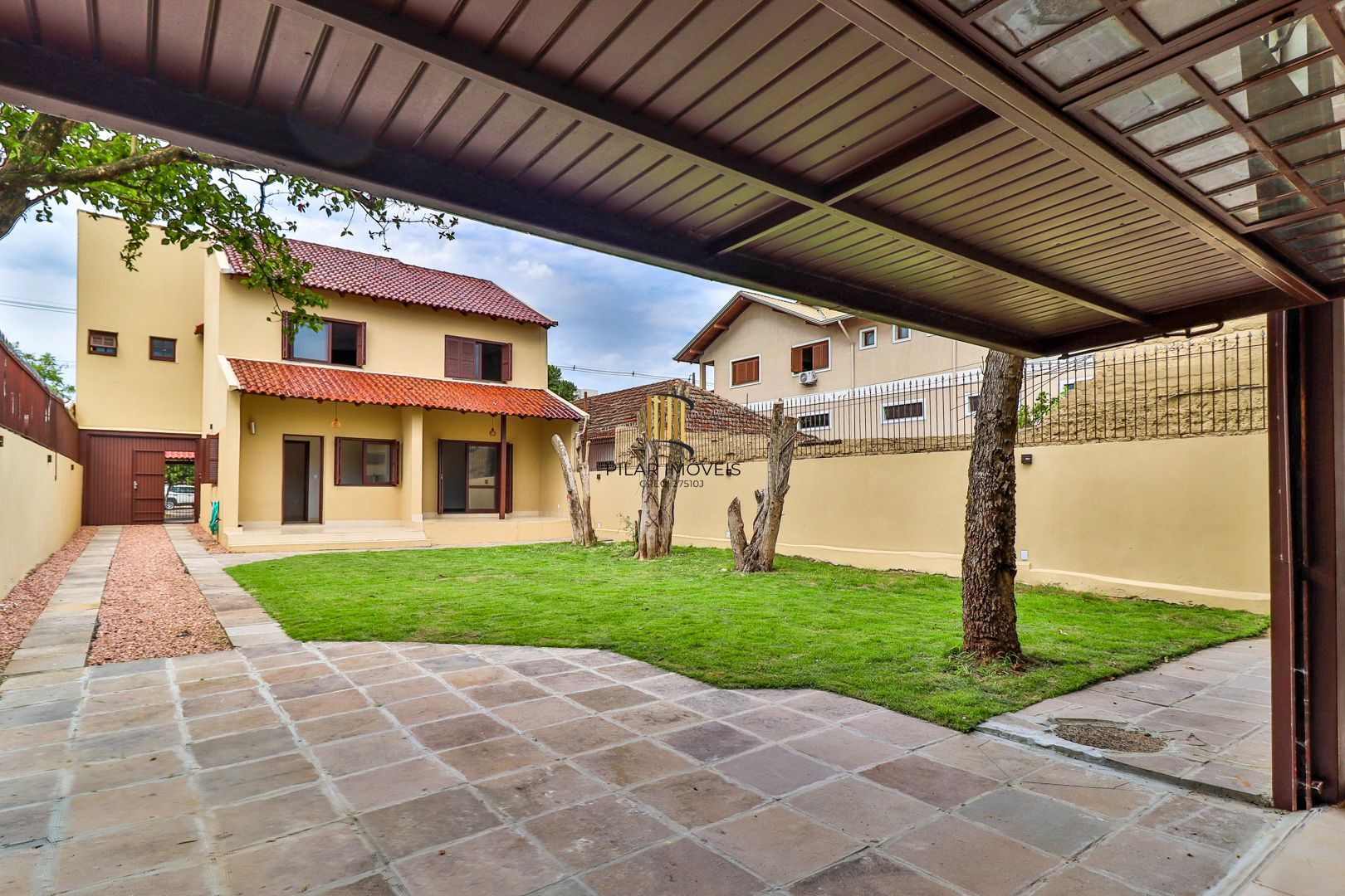 Excelente residência com 4 dormitórios