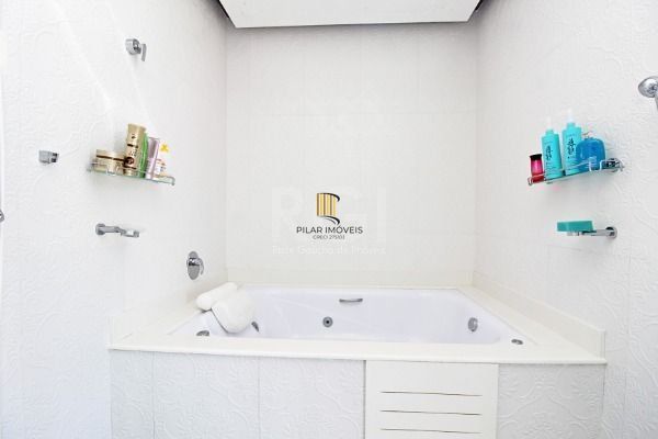 Casa Condominio em Porto Alegre, no bairro Hípica, com 3 dormitório(s), e 3 banheiros, à venda.