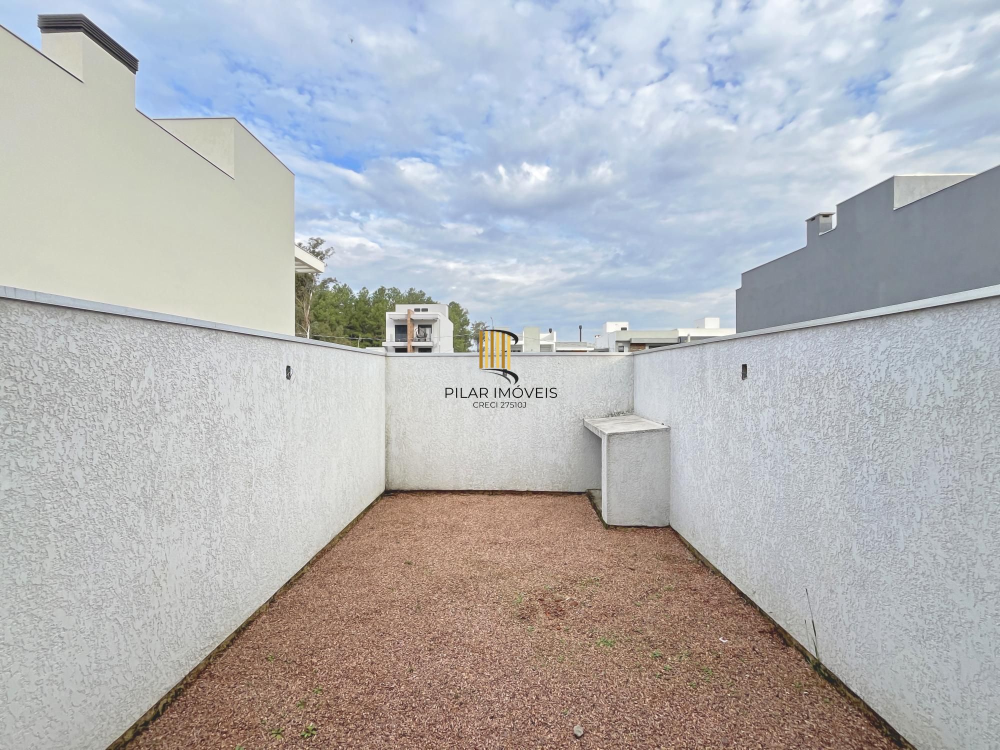 Casa em Porto Alegre, no bairro Hípica, com 2 dormitório(s), e 2 banheiros, à venda.