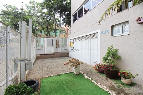 Casa em Porto Alegre, no bairro Tristeza, com 3 dormitório(s), e 3 banheiros, à venda.