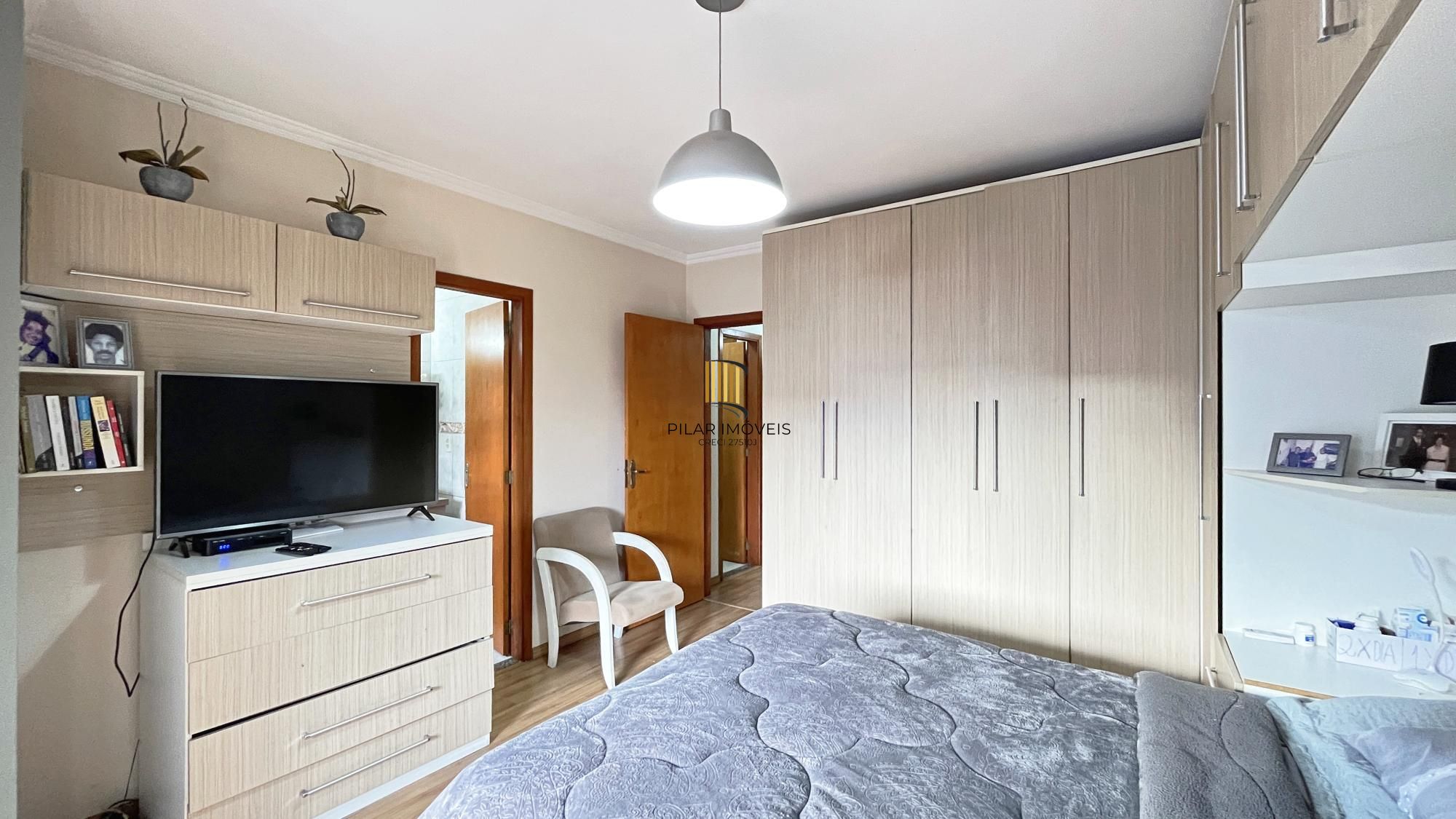 Casa em Porto Alegre, no bairro Hípica, com 3 dormitório(s), e 3 banheiros, à venda.