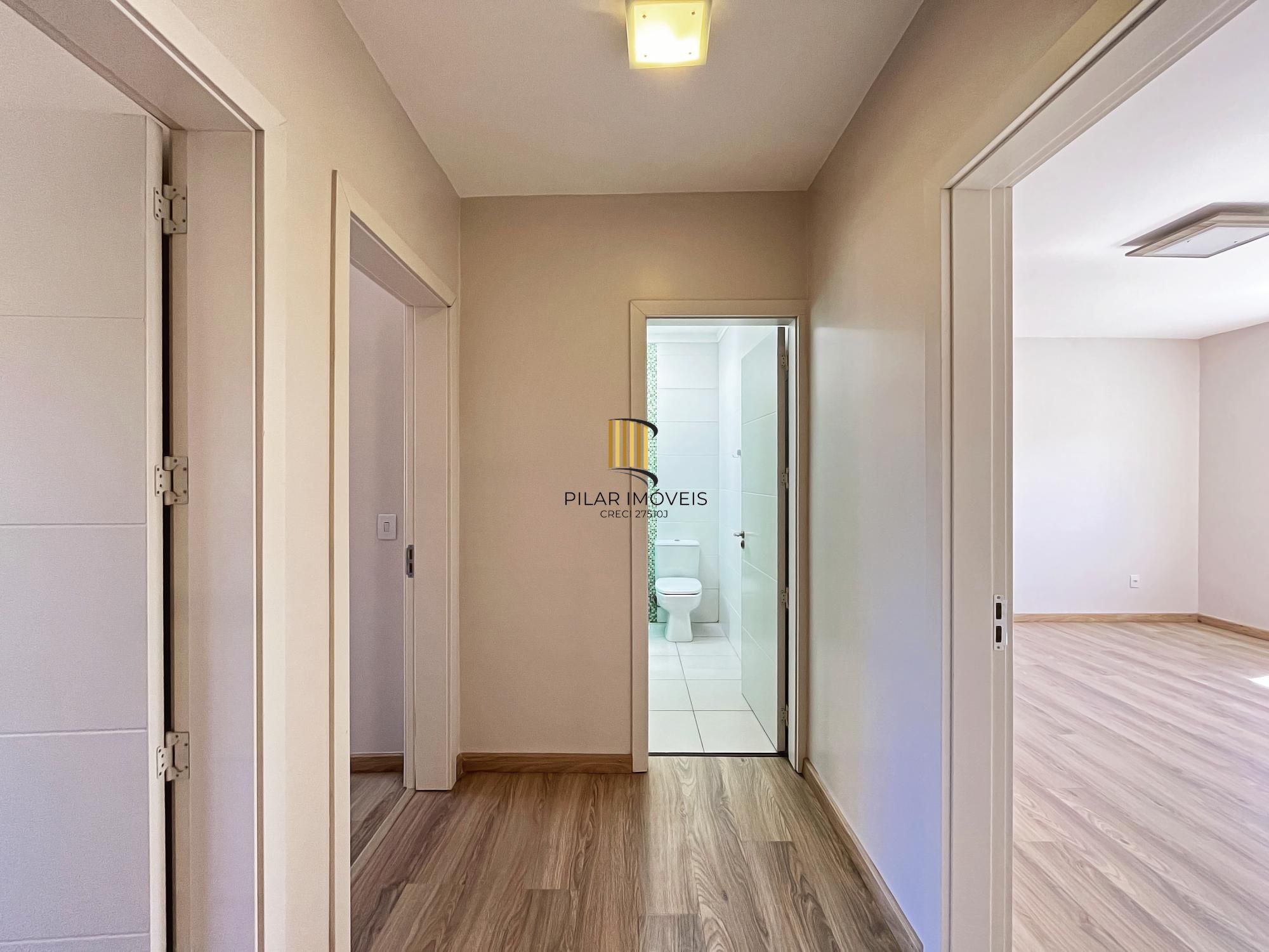 Casa 3 dormitórios no bairro Hípica