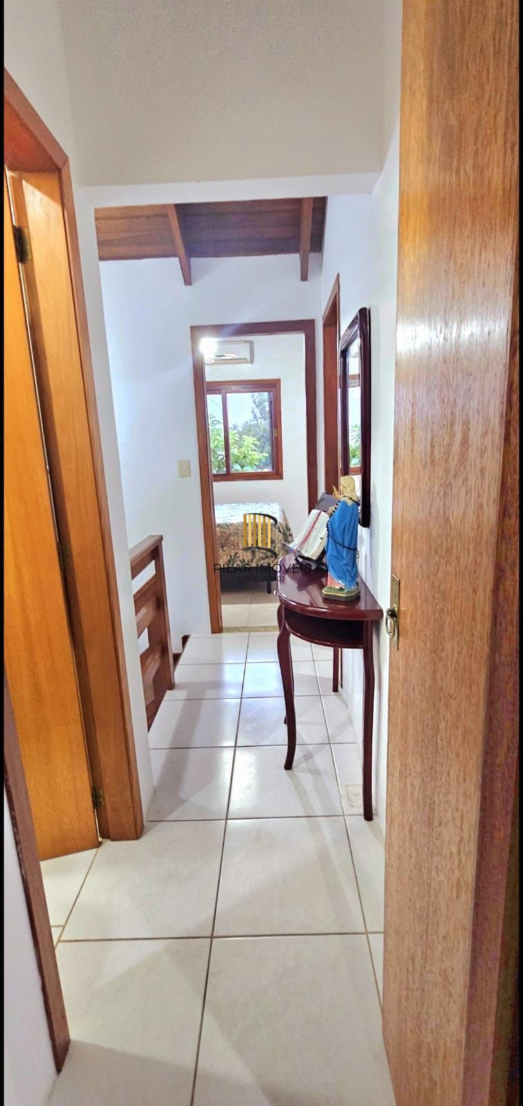EXCELENTE Sobrado com 4 dormitórios sendo um no andar térreo, no Residencial Lagos de Nova Ipanema.