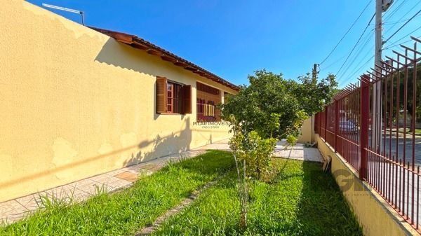 Casa 4 dormitórios no bairro Restinga