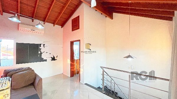 Casa em Porto Alegre, no bairro Hípica, com 3 dormitório(s), e 3 banheiros, à venda.